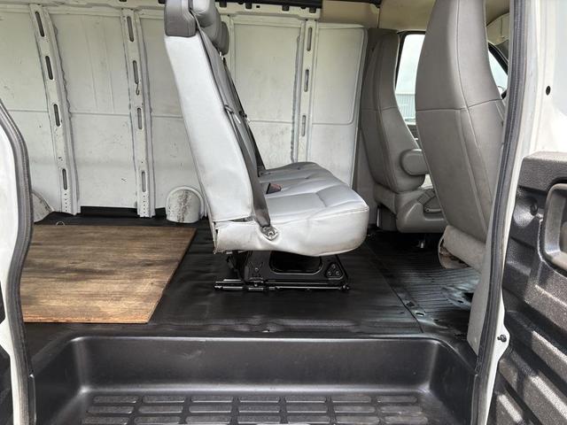 Photo of 2017 Summit White Chevrolet Express 3500
