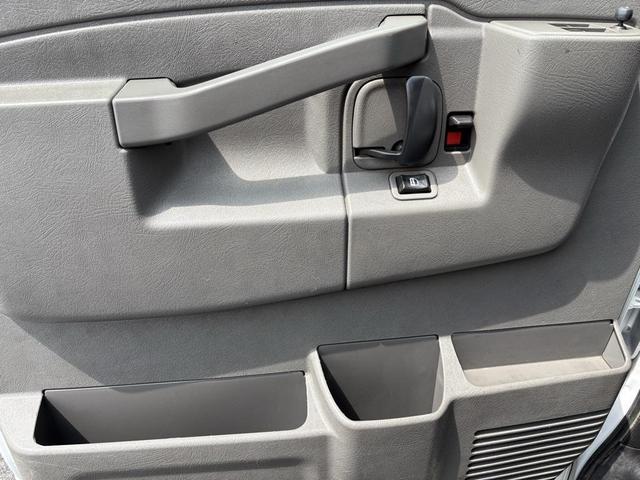Photo of 2017 Summit White Chevrolet Express 3500