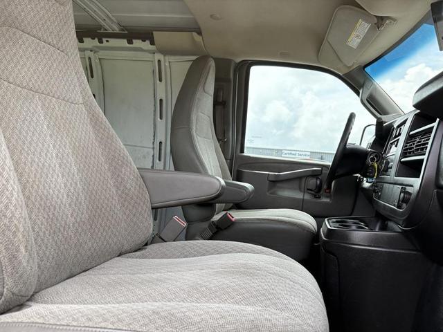 Photo of 2017 Summit White Chevrolet Express 3500