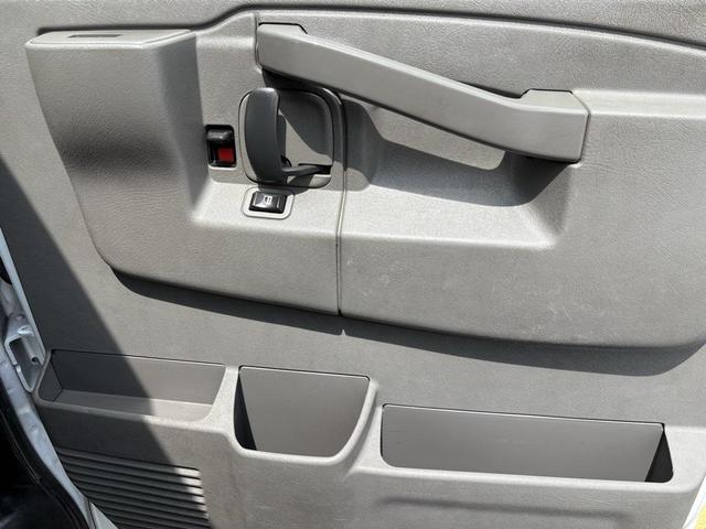 Photo of 2017 Summit White Chevrolet Express 3500