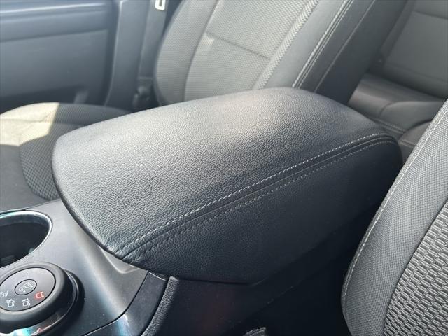 Photo of 2018 White Platinum Ford Explorer