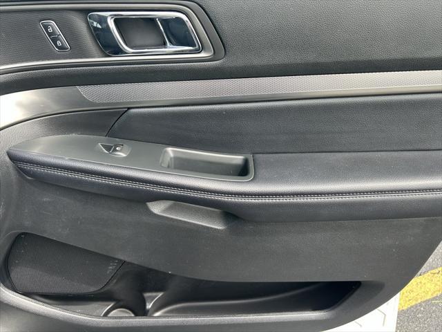 Photo of 2018 White Platinum Ford Explorer