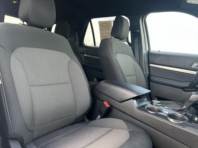 Photo of 2018 White Platinum Ford Explorer