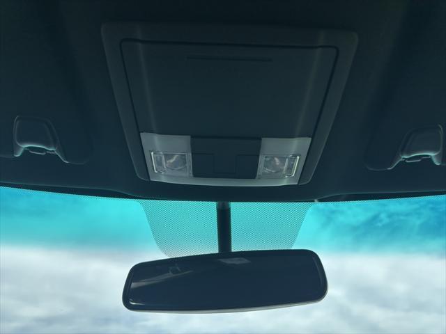 Photo of 2018 White Platinum Ford Explorer