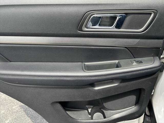 Photo of 2018 White Platinum Ford Explorer