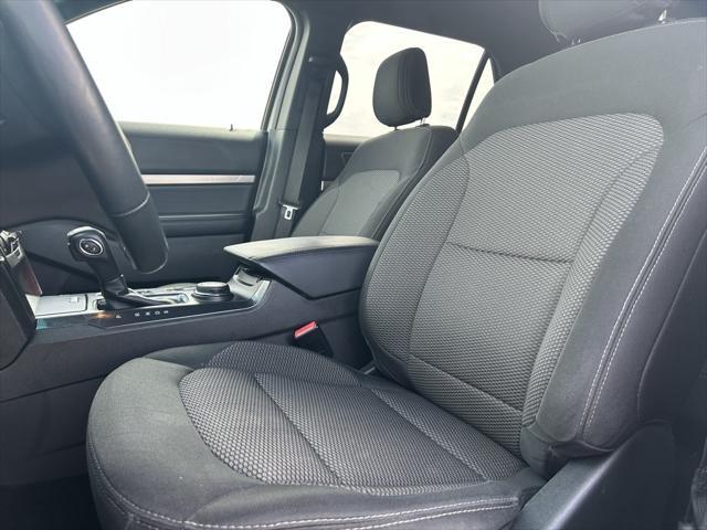 Photo of 2018 White Platinum Ford Explorer