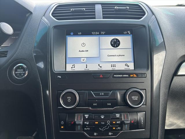 Photo of 2018 White Platinum Ford Explorer