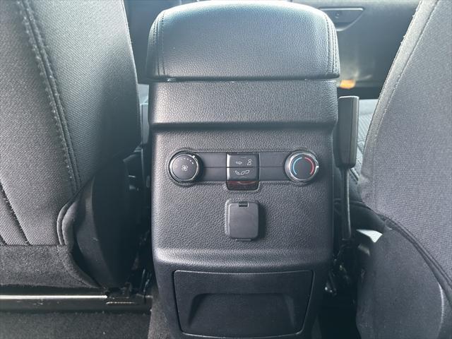 Photo of 2018 White Platinum Ford Explorer