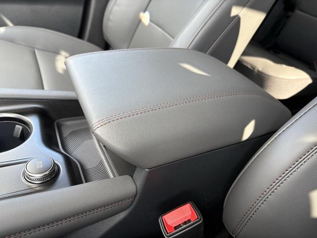 Photo of 2025 Star White Metallic Tri-Coat Ford Explorer