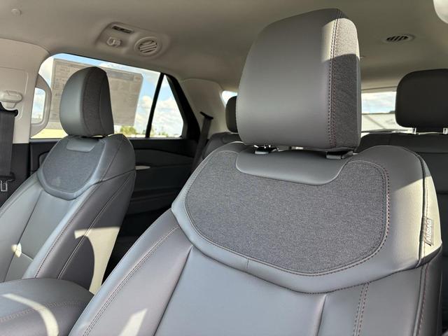 Photo of 2025 Star White Metallic Tri-Coat Ford Explorer