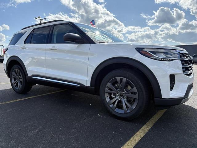Photo of 2025 Star White Metallic Tri-Coat Ford Explorer