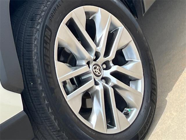 Photo of 2022 White Toyota RAV4