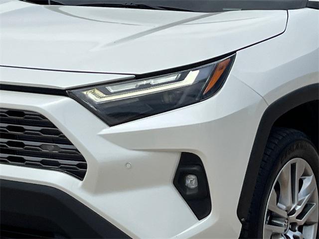 Photo of 2022 White Toyota RAV4