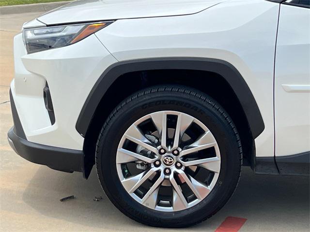 Photo of 2022 White Toyota RAV4