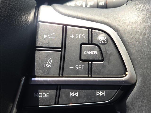 Photo of 2024 Midnight Black Metallic Toyota Highlander