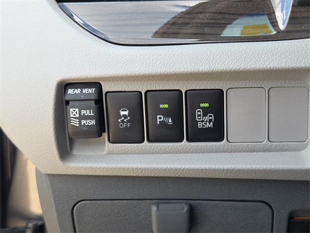 Photo of 2016 Predawn Gray Mica Toyota Sienna