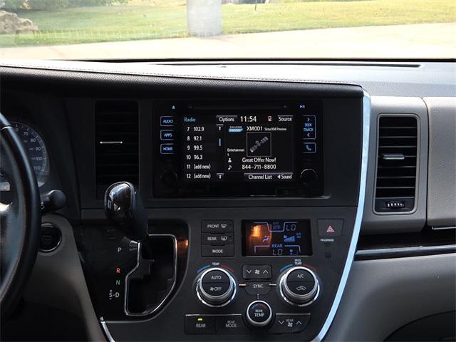 Photo of 2016 Predawn Gray Mica Toyota Sienna