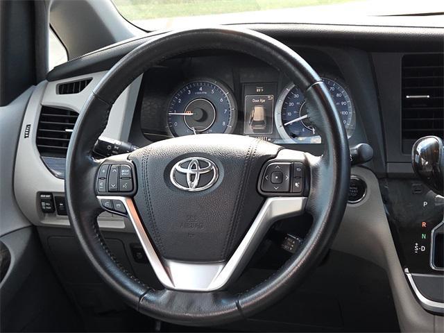 Photo of 2016 Predawn Gray Mica Toyota Sienna
