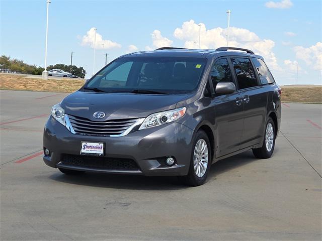 Photo of 2016 Predawn Gray Mica Toyota Sienna