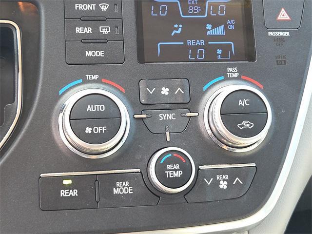 Photo of 2016 Predawn Gray Mica Toyota Sienna