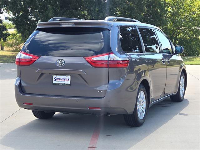 Photo of 2016 Predawn Gray Mica Toyota Sienna