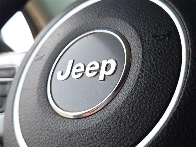 Photo of 2013 Brilliant Black Crystal Pearlcoat Jeep Grand Cherokee