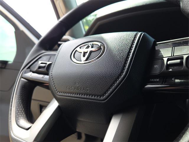 Photo of 2022 White Toyota Tundra
