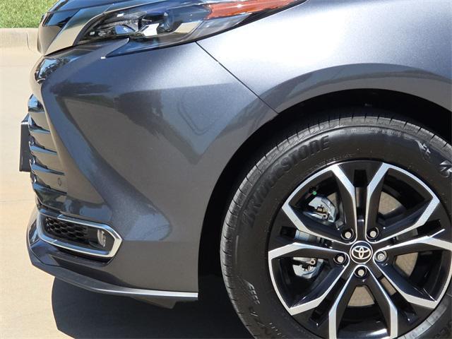 Photo of 2025 Magnetic Gray Metallic Toyota Sienna