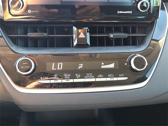 Photo of 2021 White Toyota Corolla