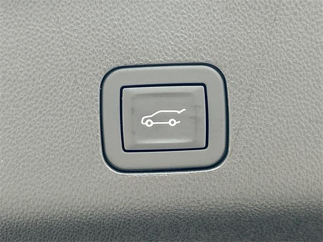 Photo of 2025 Summit White GMC Yukon XL