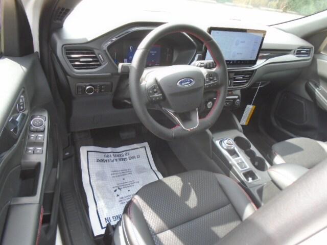 Photo of 2025 Star White Metallic Tri-Coat Ford Escape