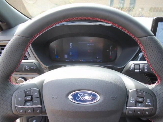 Photo of 2025 Star White Metallic Tri-Coat Ford Escape
