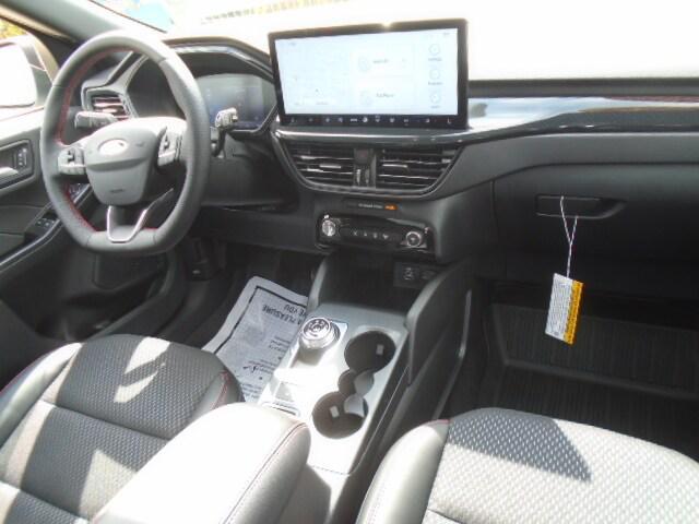 Photo of 2025 Star White Metallic Tri-Coat Ford Escape