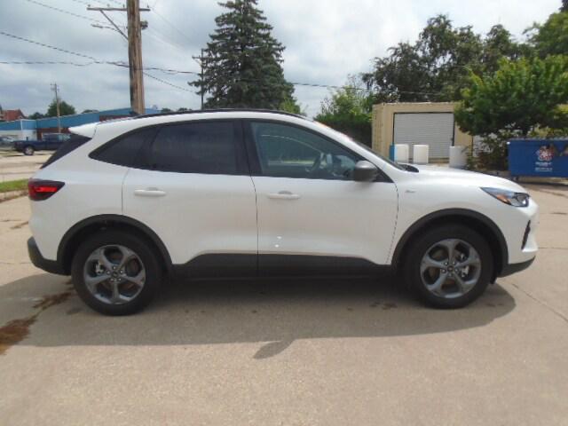 Photo of 2025 Star White Metallic Tri-Coat Ford Escape