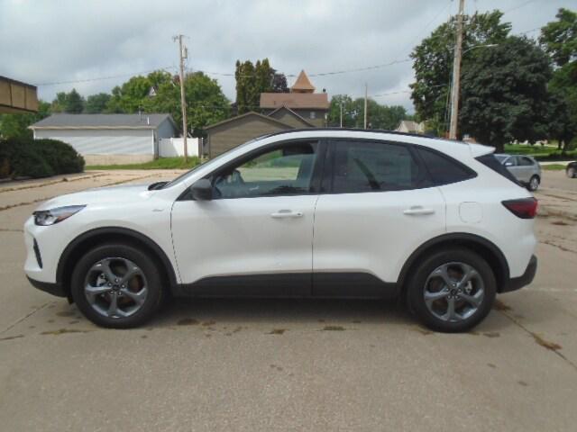 Photo of 2025 Star White Metallic Tri-Coat Ford Escape