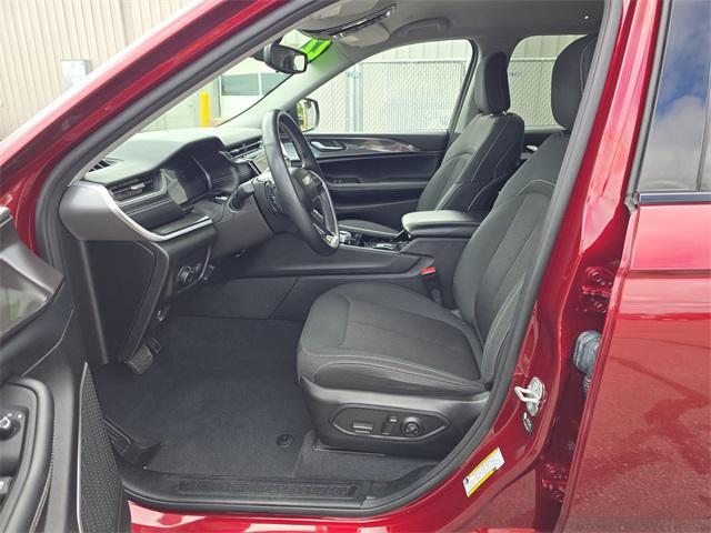 Photo of 2022 Velvet Red Pearlcoat Jeep Grand Cherokee