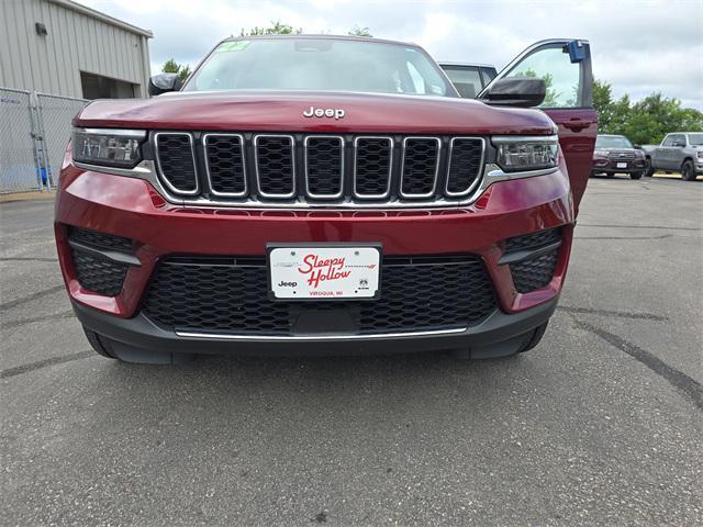 Photo of 2022 Velvet Red Pearlcoat Jeep Grand Cherokee
