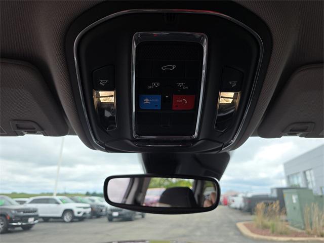 Photo of 2022 Velvet Red Pearlcoat Jeep Grand Cherokee