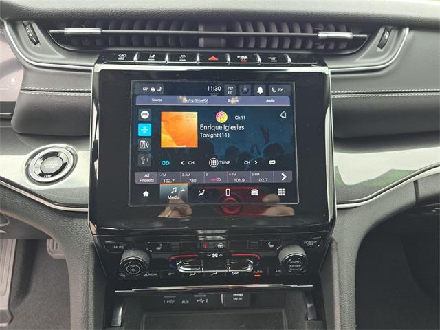 Photo of 2022 Velvet Red Pearlcoat Jeep Grand Cherokee