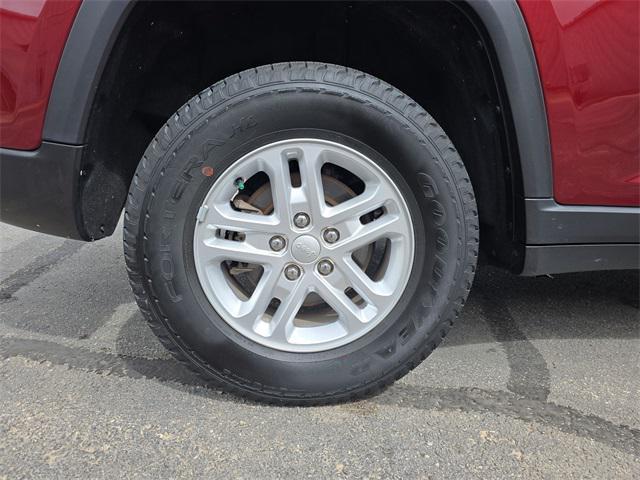 Photo of 2022 Velvet Red Pearlcoat Jeep Grand Cherokee