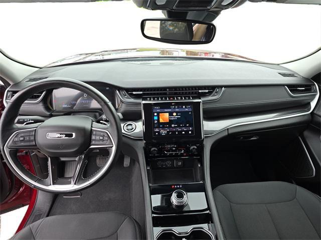 Photo of 2022 Velvet Red Pearlcoat Jeep Grand Cherokee