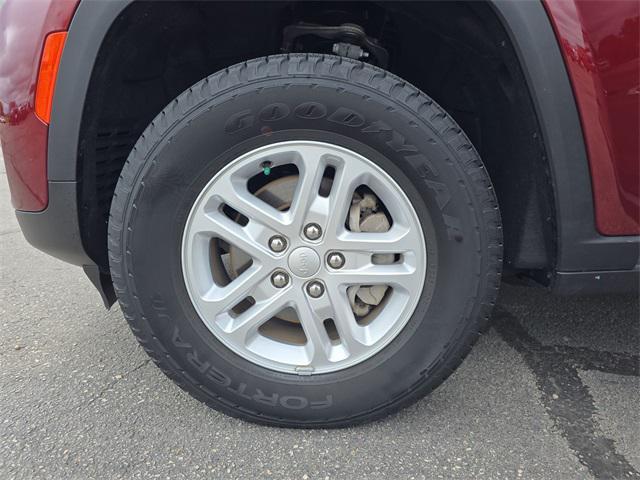Photo of 2022 Velvet Red Pearlcoat Jeep Grand Cherokee