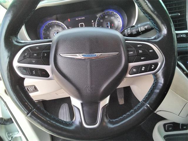 Photo of 2021 Bright White Clearcoat Chrysler Pacifica
