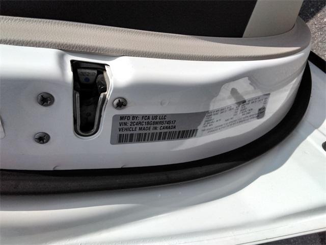 Photo of 2021 Bright White Clearcoat Chrysler Pacifica