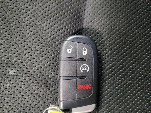 Photo of 2017 Gray Jeep Grand Cherokee