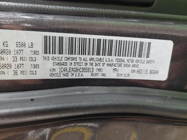 Photo of 2017 Gray Jeep Grand Cherokee