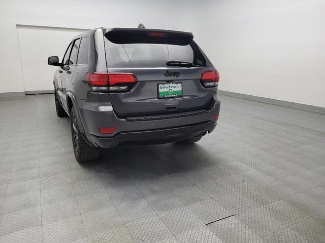 Photo of 2017 Gray Jeep Grand Cherokee