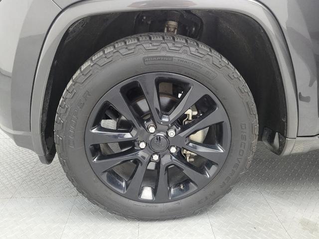 Photo of 2017 Gray Jeep Grand Cherokee
