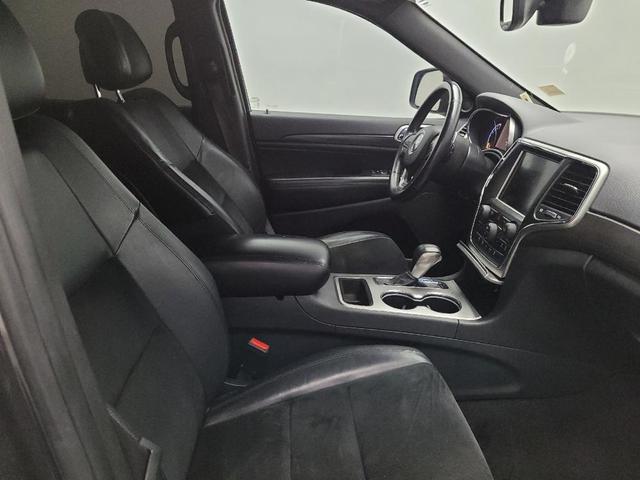 Photo of 2017 Gray Jeep Grand Cherokee