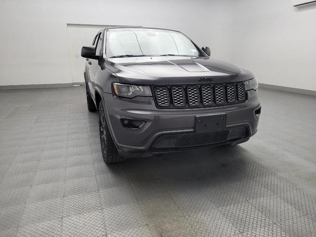 Photo of 2017 Gray Jeep Grand Cherokee